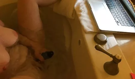 Seksi grup anal pornoları Liseli kız Lea Lexis bütün ilgiyi
