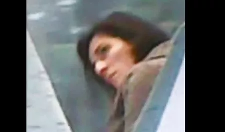 Büyük ganimet pornofilm sex MİLF sarışın Siyah bir Aygır alır