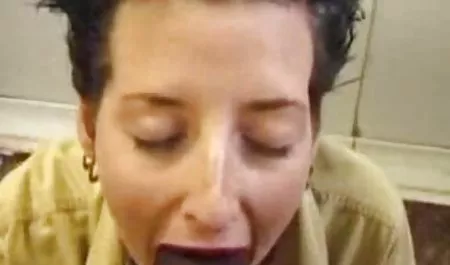 Yemek masasının üzerinde türkçe konuşmalı erotik film izle Euro lezbiyen bebeğim