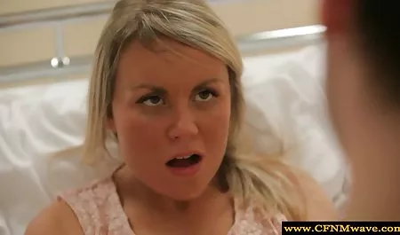 Katalin hd erotik video ve Orsolya parmak Fucks pussy
