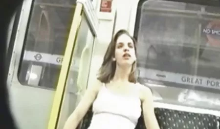 Kanepede iyi temizlikçi pornosu izle bir arkadaş, lezbiyen